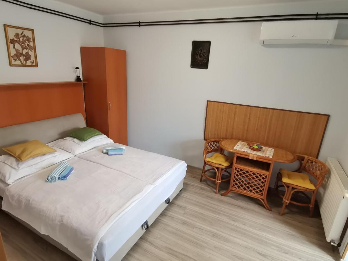 Rózsa Apartman Gyula Kültér fotó